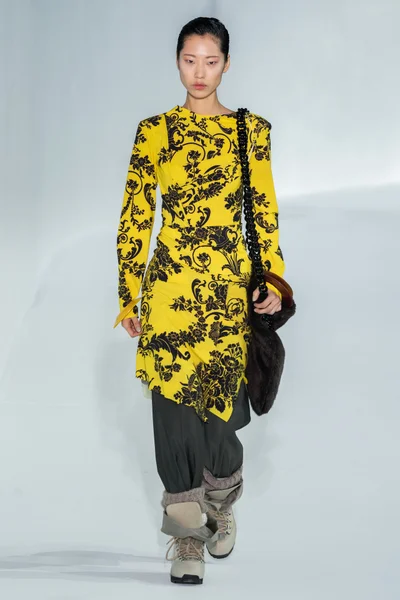 Look 28